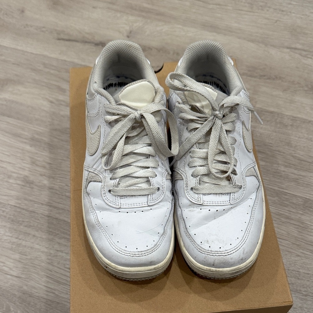 Nike White Women's Sneakers - Picture 3 of 7